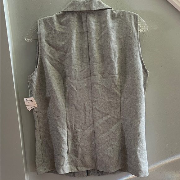 Vintage Gray Skirt Set with Black Embroidery - Picture 3 of 11